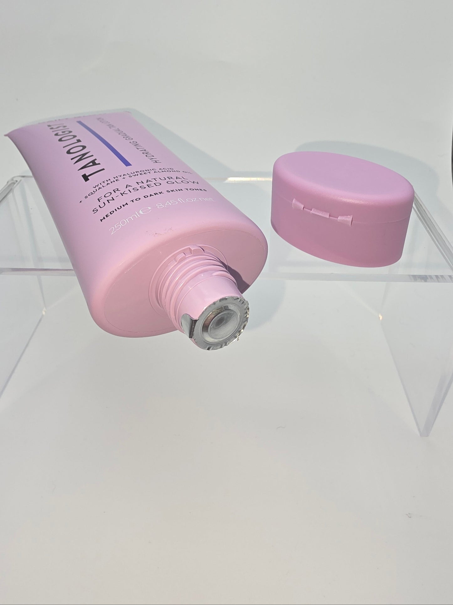 Tanologist Daily Glow Hydrating Gradual Tan Lotion – Medium to Dark (250 mL / 8.45 fl oz)